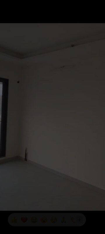 Room in 3 BHK Apartment at Je And Vee Om Trimurti, Malad East – for Rent