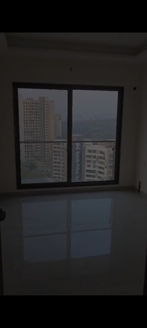 Room in 3 BHK Apartment at Je And Vee Om Trimurti, Malad East – for Rent