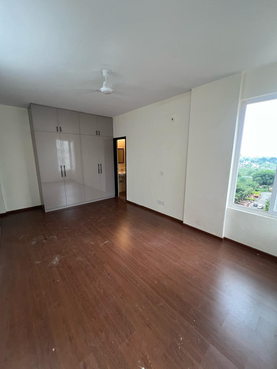 3.5 BHK + Servant Room 1910 Sq.Ft. Apartment in 3C Orris Greenopolis