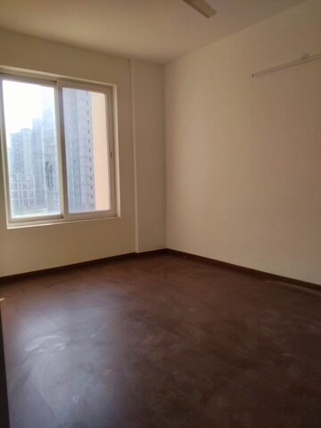 Room in 3.5 BHK Apartment at 3C Orris Greenopolis, Sector 89 – for Rent