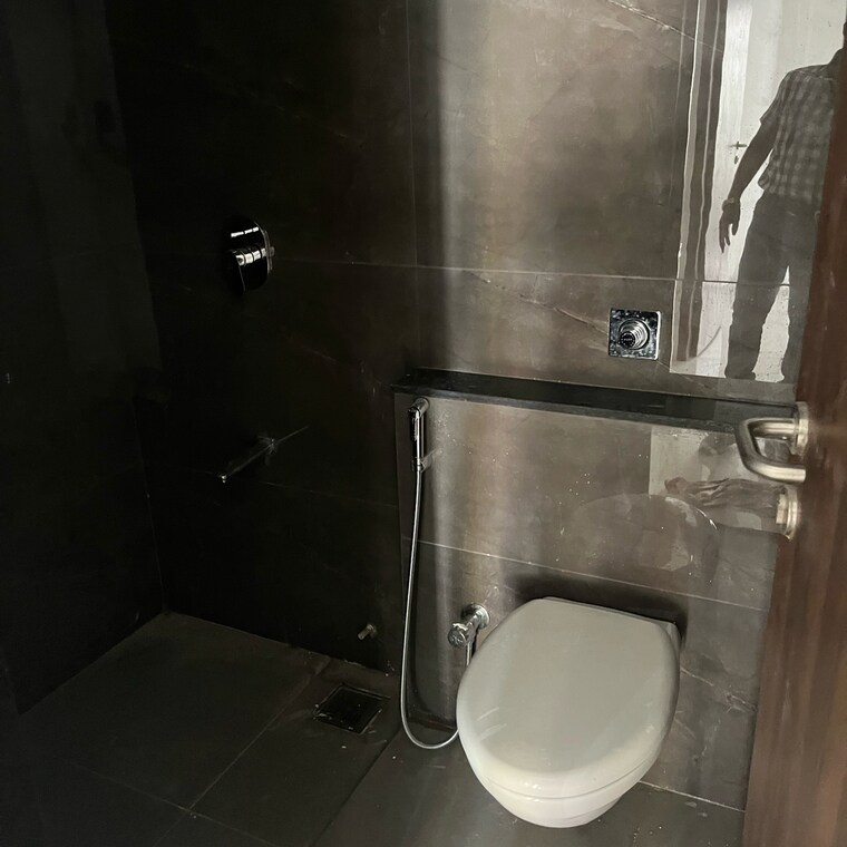 Bathroom, pride-world-city-wellington 3 Bedroom 1056 Sq.Ft. Apartment In Madhav Nagar Pune 9347146