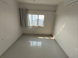 2 BHK Apartment For Rent in Omkar Signet, Malad East