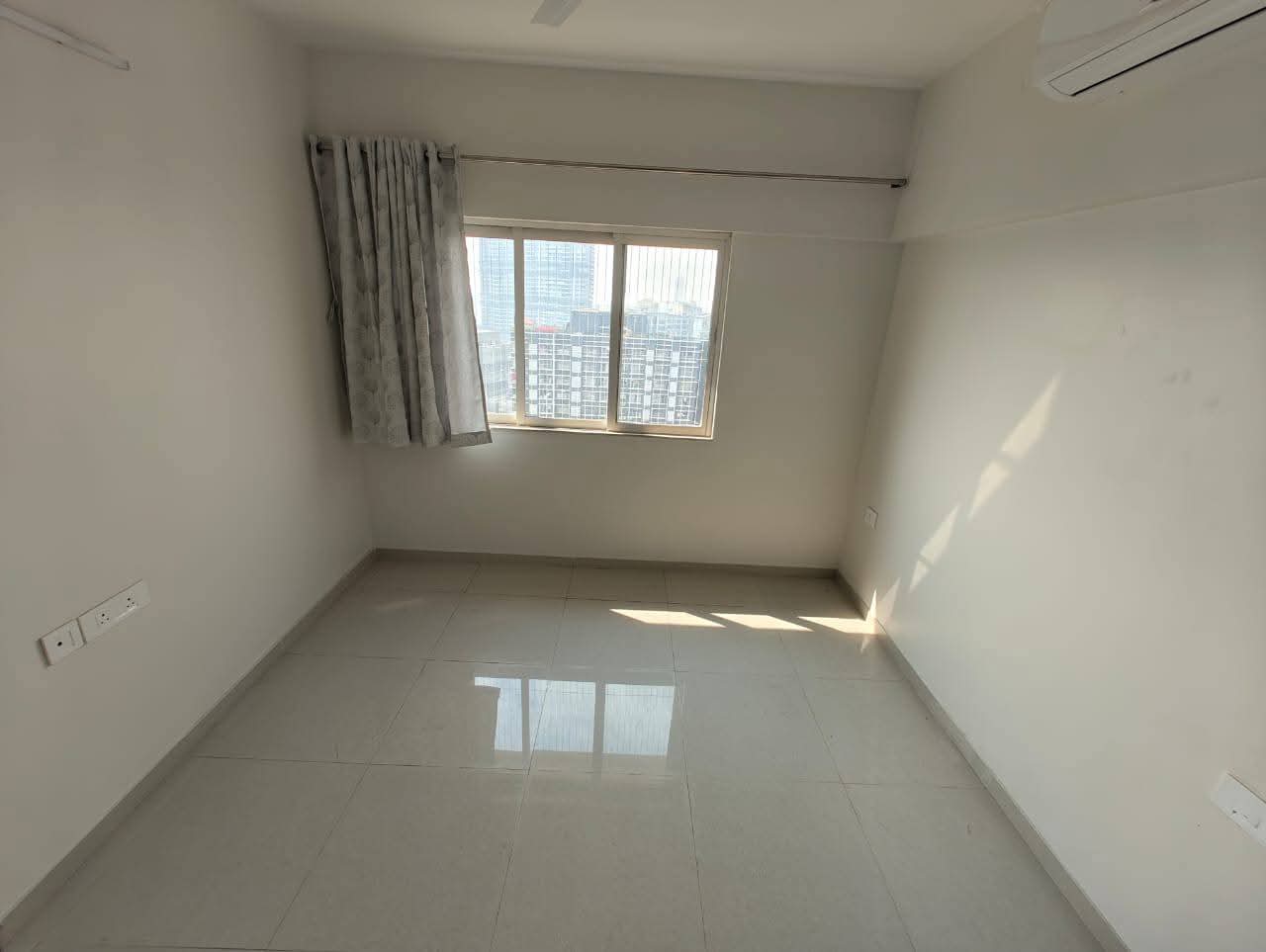 2 BHK Apartment For Rent in Omkar Signet