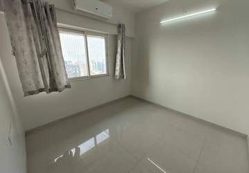 Room in 2 BHK Apartment at Omkar Signet, Malad East – for Rent