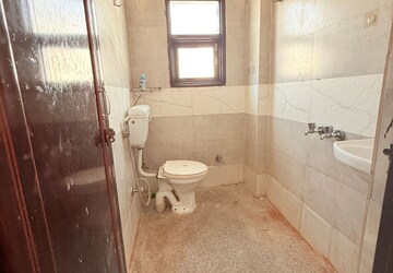 Bathroom in 1 BHK Builder Floor at Saket – for Rent