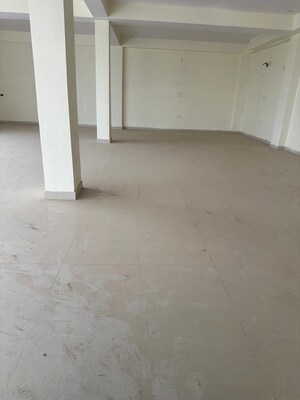 Room in  Showroom at Mansarovar Extension – for Rent