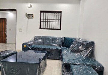 Team Area in 1 BHK Builder Floor at Saket – for Rent