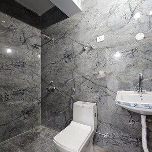 Bathroom in 1 BHK Builder Floor at Saket – for Rent