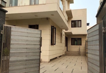 6 BHK Villa – Exterior View View at Ansal Sushant Floors, Sushant Lok ii - for Rent