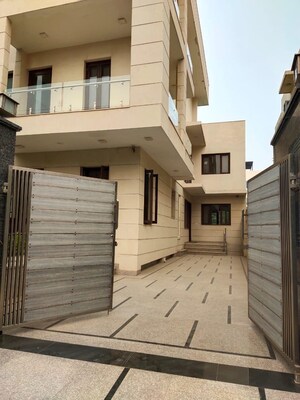 6 BHK Villa – Exterior View View at Ansal Sushant Floors, Sushant Lok ii - for Rent