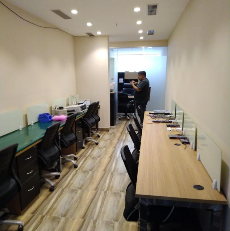 Team Area, alphathum Commercial Office Space 570 Sq.Ft. In Sector 90 Noida 9347221
