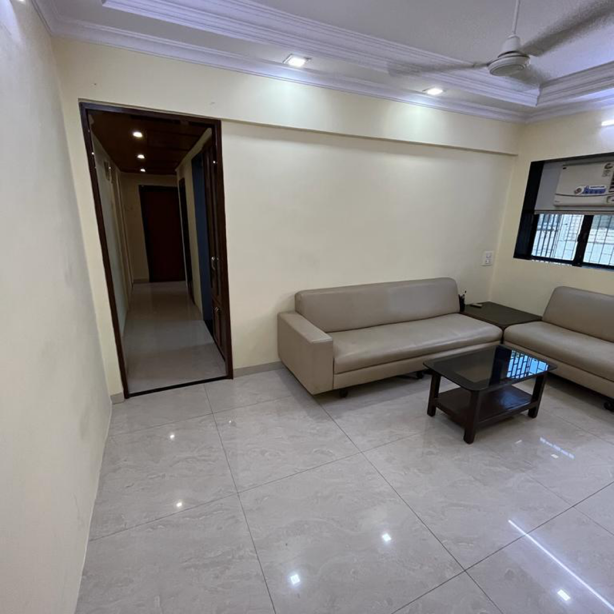 2 BHK Apartment For Sale in Parivar Building