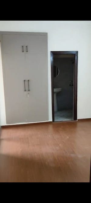 Room in 2.5 BHK Apartment at Amrapali Terrace Homes, Tech Zone 4 Greater Noida – for Rent