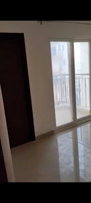 Room in 3 BHK Apartment at Amrapali Terrace Homes, Tech Zone 4 Greater Noida – for Rent
