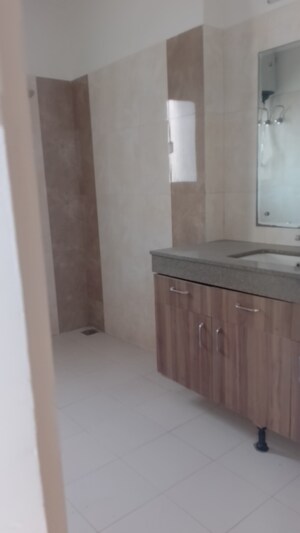 Room in 4 BHK Apartment at Alphacorp Gurgaon One 84, Sector 84 – for Rent
