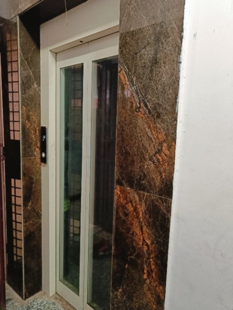 Other, govindpuri 3 Bedroom 1000 Sq.Ft. Builder Floor In Govindpuri Delhi 9347248