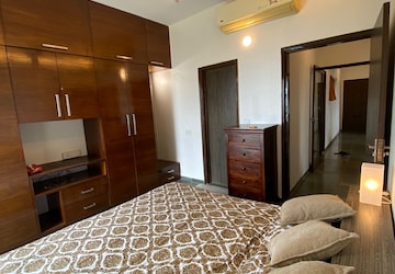 Bedroom in 3 BHK Apartment at Shivalaya CHS Worli, Upper Worli – for Rent