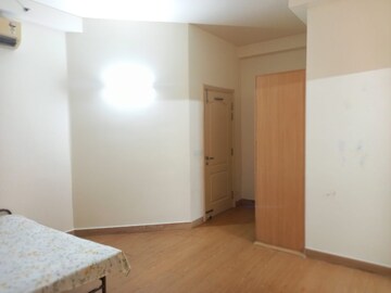 Room in 2 BHK Independent House at Paramount Golfforeste, Zeta I Greater Noida – for Rent