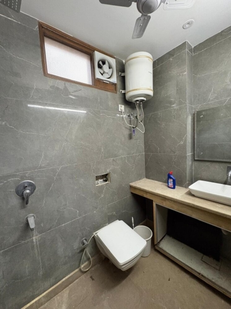 Attached Bathroom, kalkaji 2 Bedroom 1000 Sq.Ft. Apartment In Kalkaji Delhi 9347314