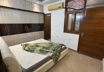 Bedroom in 2 BHK Apartment at Kalkaji – for Rent
