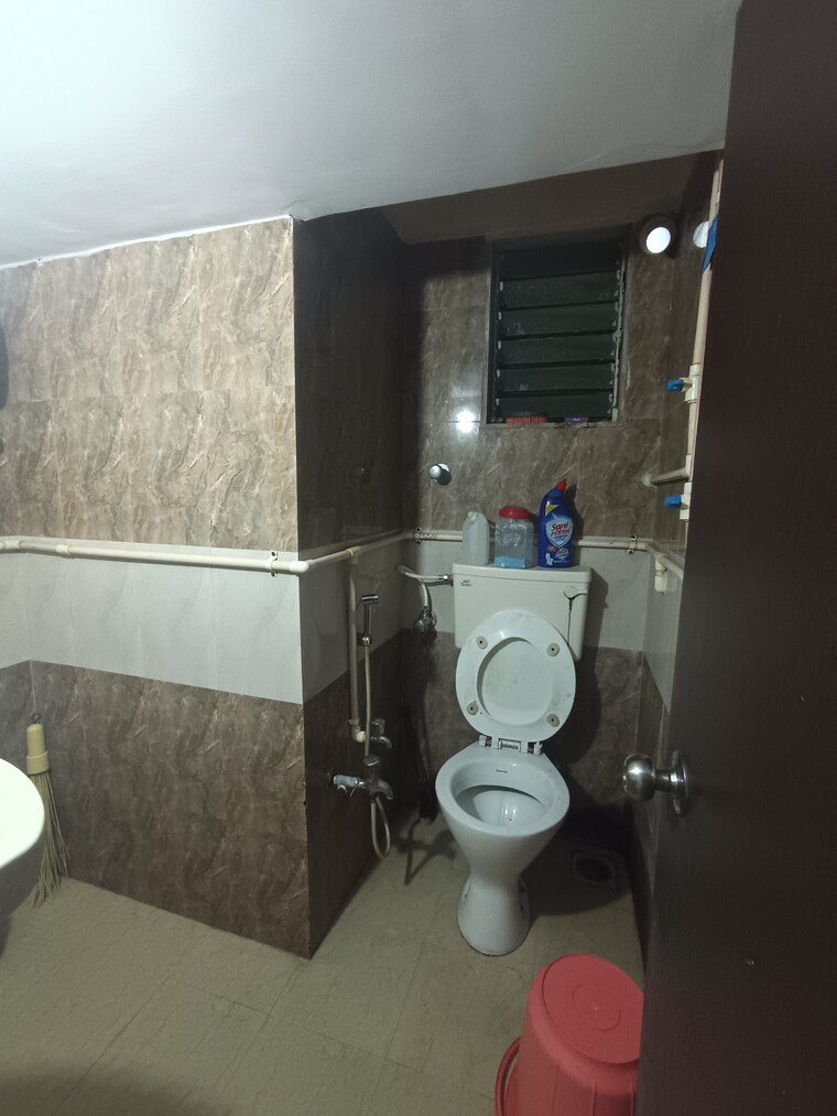 Bathroom, bindra-complex 1 RK 270 Sq.Ft. Apartment In Andheri East Mumbai 9347317