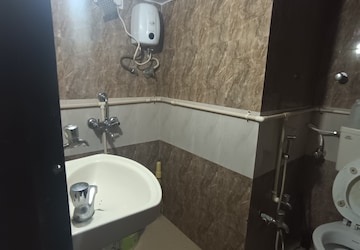 Master Bedroom in 1 RK Apartment at Bindra Complex, Andheri East – for Rent
