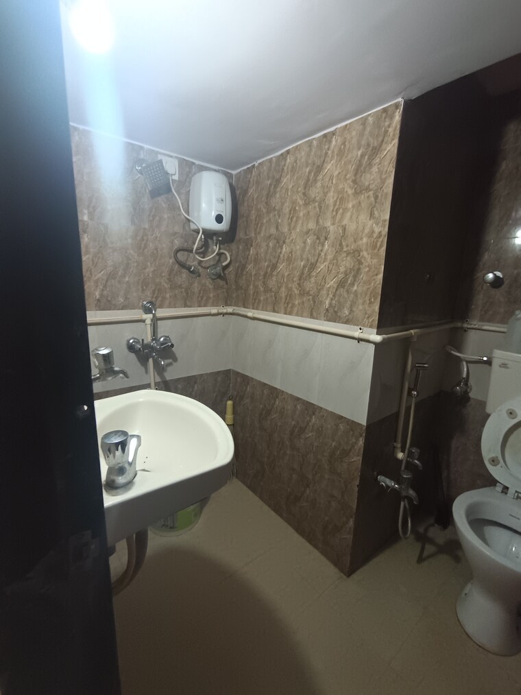 Master Bedroom, bindra-complex 1 RK 270 Sq.Ft. Apartment In Andheri East Mumbai 9347317