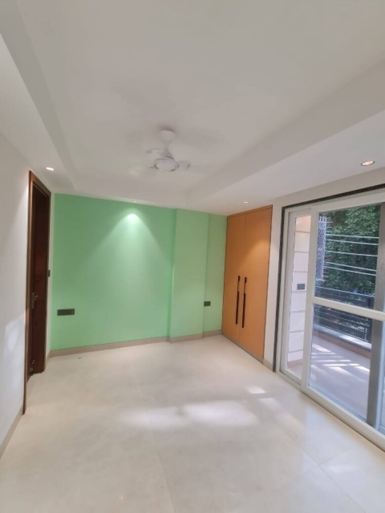 Master Bedroom, chittaranjan park 3 Bedroom 1500 Sq.Ft. Builder Floor In Chittaranjan Park Delhi 9347323