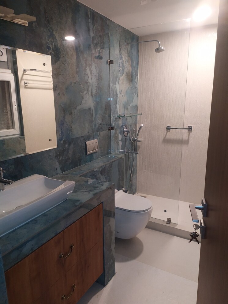 Attached Bathroom, chittaranjan park 3 Bedroom 1500 Sq.Ft. Builder Floor In Chittaranjan Park Delhi 9347323