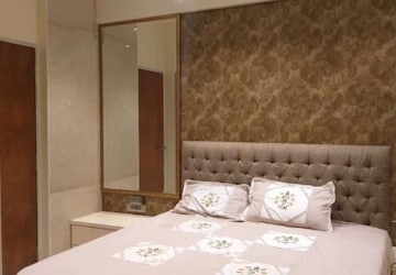 Bedroom in 3 BHK Apartment at Krishna Niwas Girgaon, Opera House – for Sale