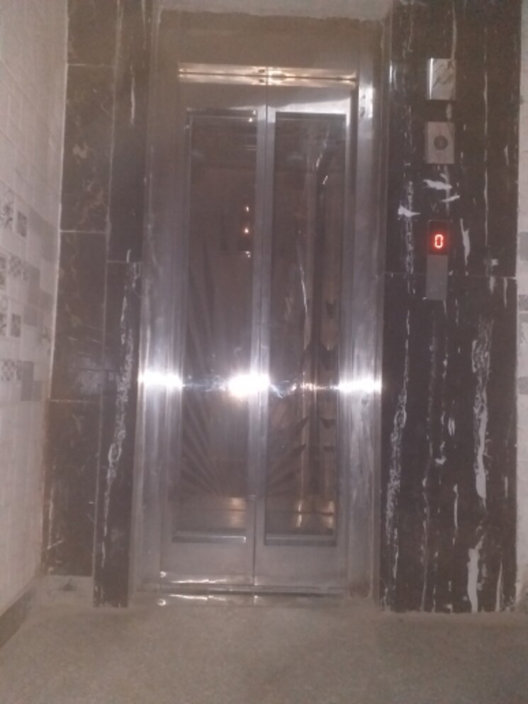 undefined, east patel nagar Commercial Office Space 1780 Sq.Ft. In East Patel Nagar Delhi 9347335