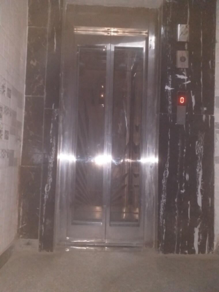 undefined, east patel nagar Commercial Office Space 1780 Sq.Ft. In East Patel Nagar Delhi 9347335