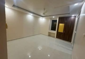 Room in 3 BHK Apartment at MI Rustle Court, Gomti Nagar – for Rent