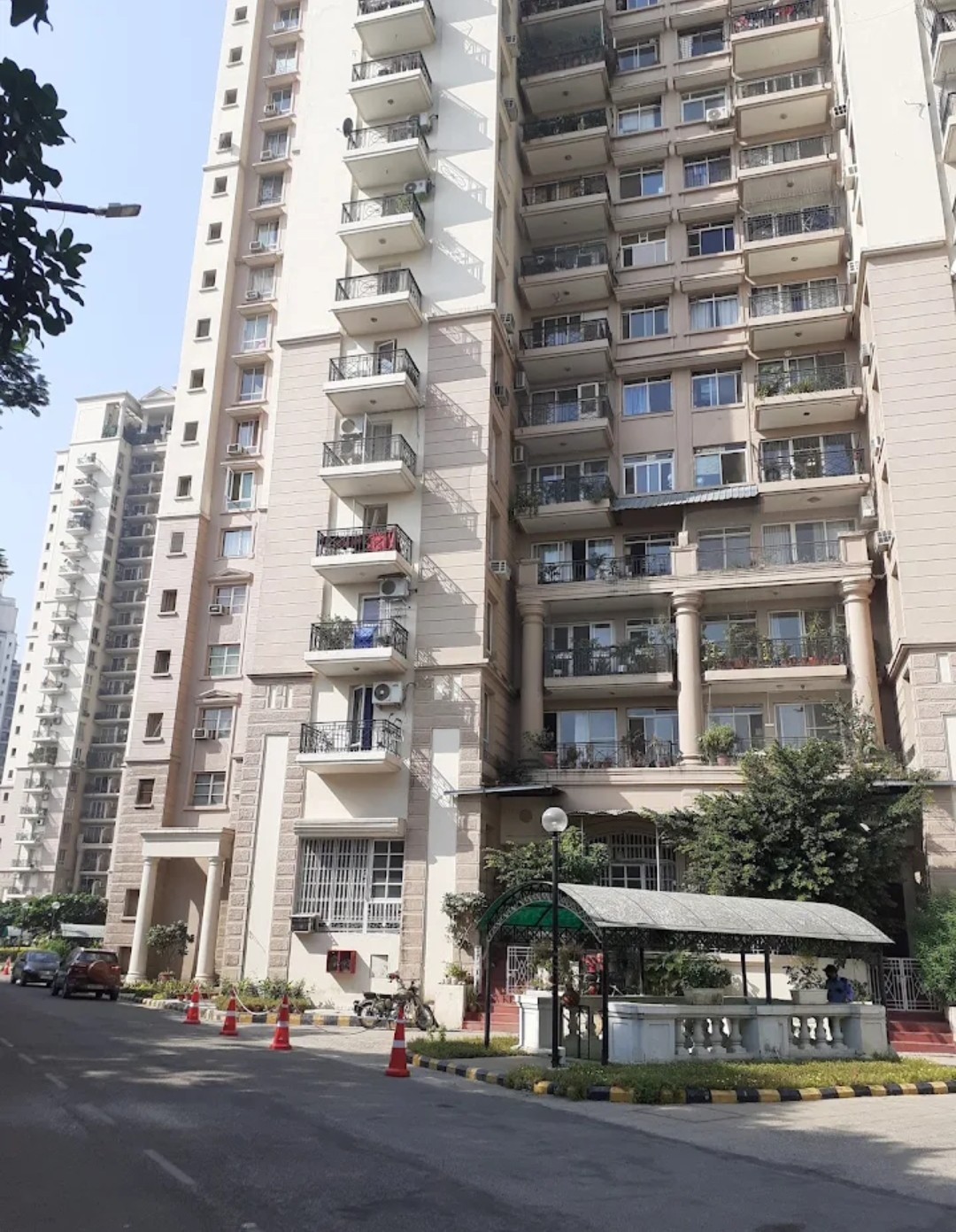 3 BHK + Servant Room Apartment For Sale in DLF Regency Park II