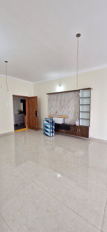 Room in 3 BHK Builder Floor at Kondapur – for Rent