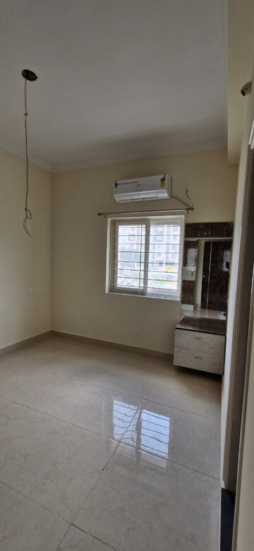 Room in 3 BHK Builder Floor at Kondapur – for Rent
