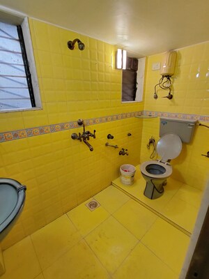 Bathroom in 3.5 BHK Apartment at New Ocean View, Andheri West – for Rent