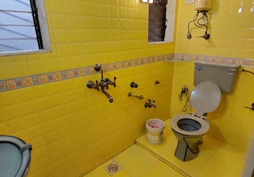 Bathroom in 3.5 BHK Apartment at New Ocean View, Andheri West – for Rent