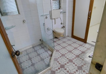 Bedroom in 3.5 BHK Apartment at New Ocean View, Andheri West – for Rent