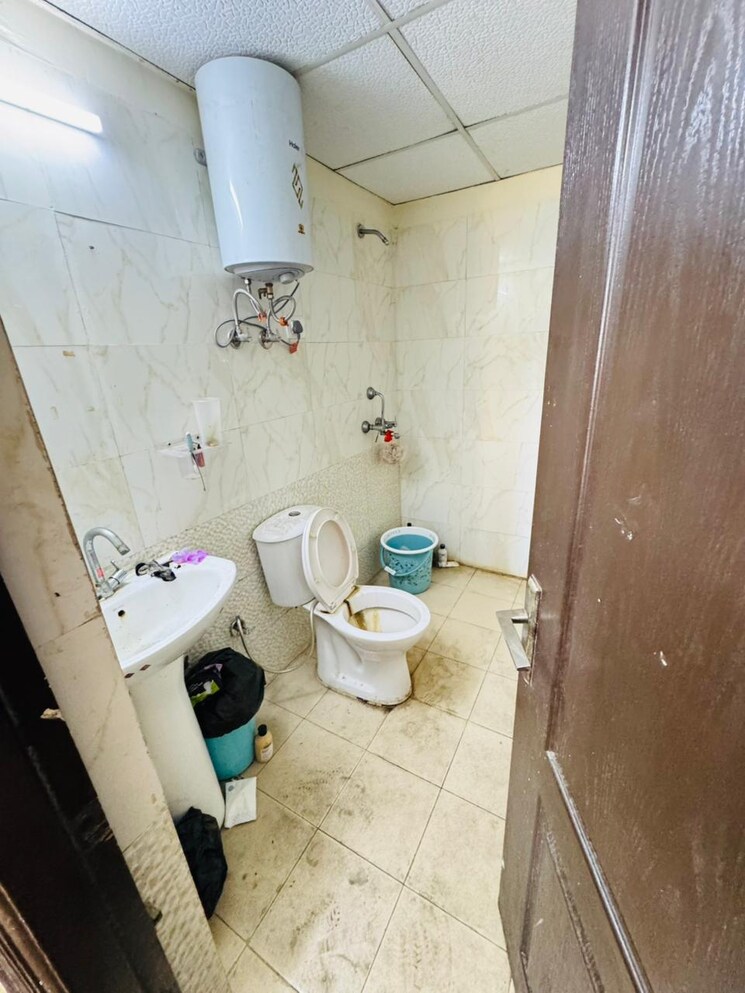 Bathroom, aims-golf-city 2 Bedroom 950 Sq.Ft. Apartment In Sector 75 Noida 9347356