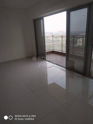 Room in 3 BHK Apartment at Kumar Parc Residences, Hadapsar – for Sale