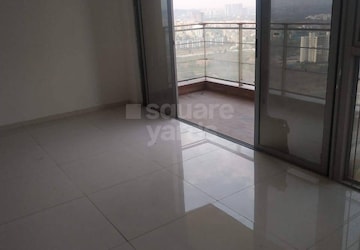 Room in 3 BHK Apartment at Kumar Parc Residences, Hadapsar – for Sale