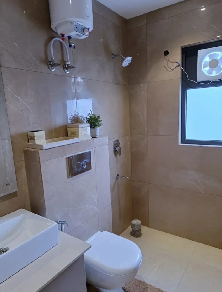Bathroom, suncity-vatsal-valley 3 Bedroom 2260 Sq.Ft. Apartment In Gwal Pahari Gurgaon 9347358