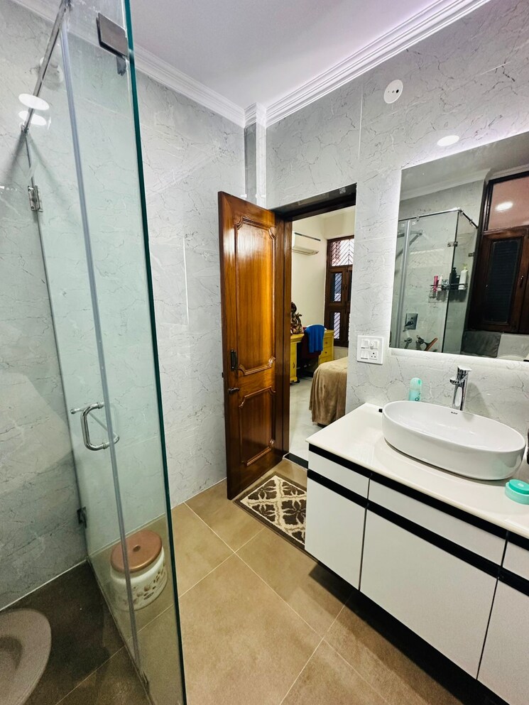 Attached Bathroom, sector 55 3.5 Bedroom 2100 Sq.Ft. Independent House In Sector 55 Noida 9347372