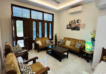 Living Room in 3.5 BHK Independent House at Sector 55 – for Rent