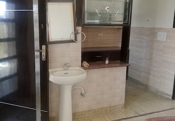Living Room in 2 BHK Builder Floor at Sector 13 – for Rent