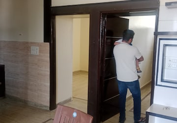 Living Room in 2 BHK Builder Floor at Sector 13 – for Rent