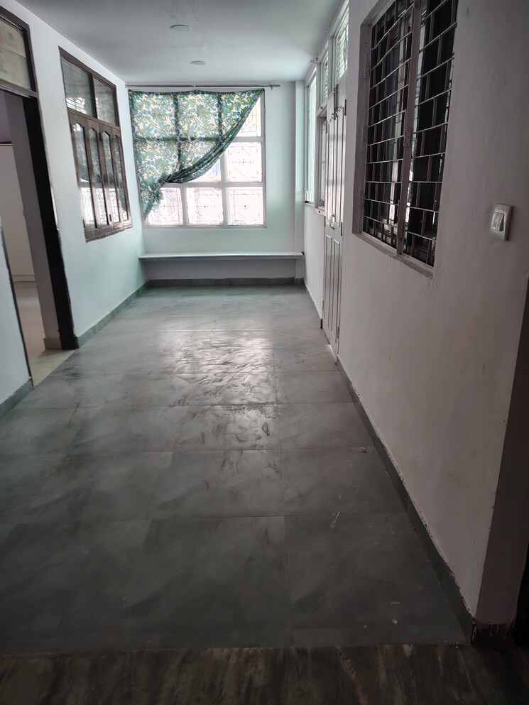 Room, sector 56 3.5 Bedroom 1810 Sq.Ft. Independent House In Sector 56 Noida 9347389