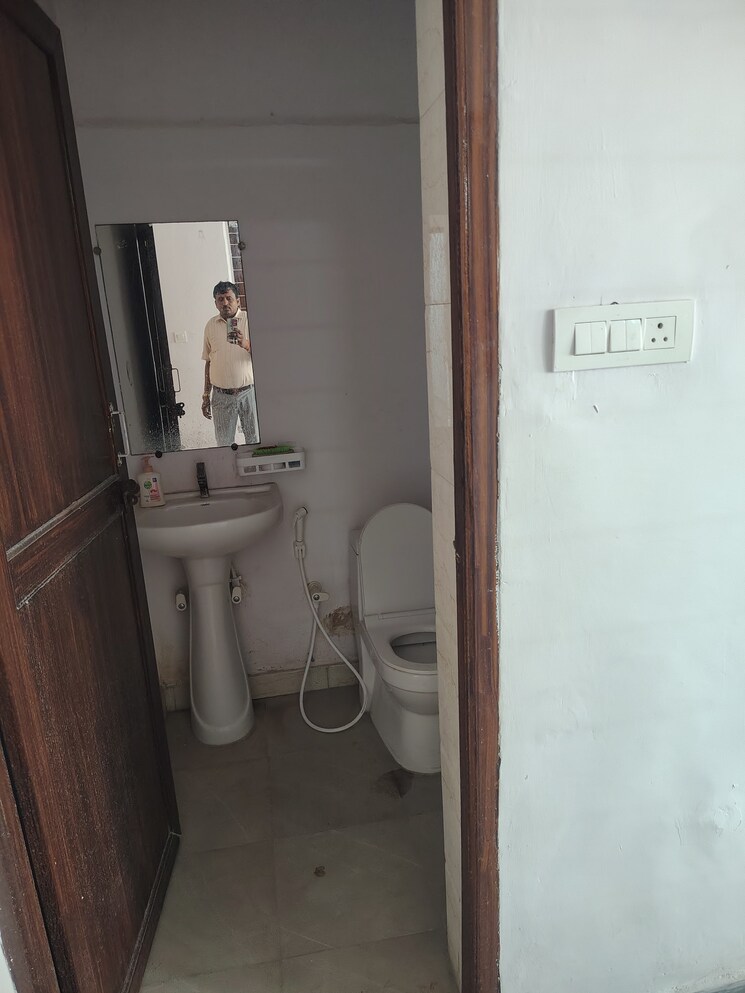 Attached Bathroom, sector 56 3.5 Bedroom 1810 Sq.Ft. Independent House In Sector 56 Noida 9347389