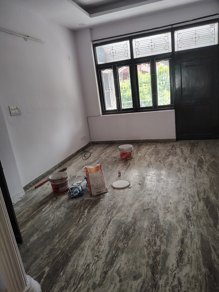 Room, sector 56 3.5 Bedroom 1810 Sq.Ft. Independent House In Sector 56 Noida 9347389